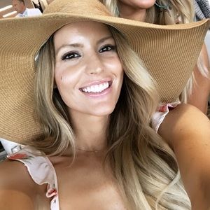 Meet your Posher, Holly